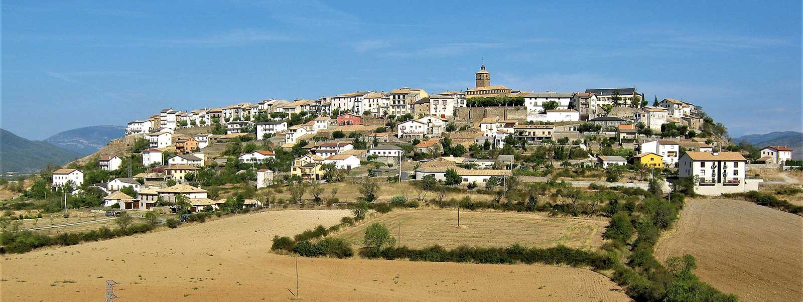 Berdún tiene una ubicación estratégica a 30 kilómetros de Jaca y cerca de la frontera con Navarra. 