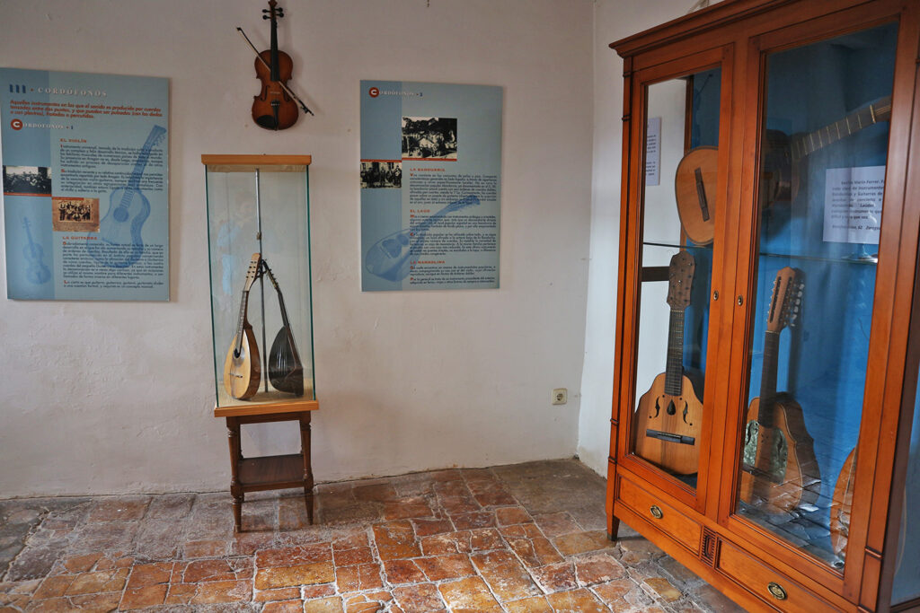 exposiciones sobre temáticas musicales. Instrumentos Musicales de Tradición Popular en Aragón